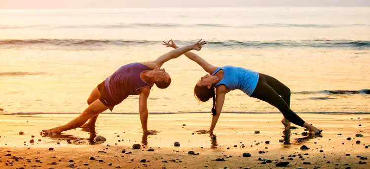 4 Fun & Playful Yoga Poses for Two People To Practice